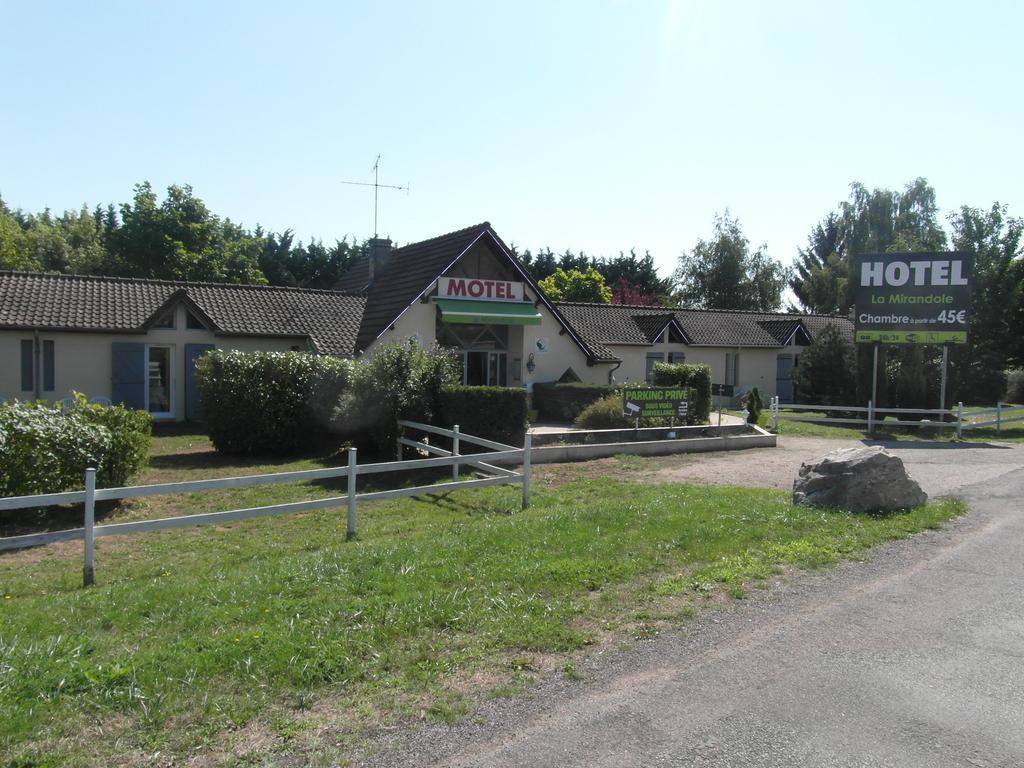 Hôtel La Mirandole Tournus Esterno foto